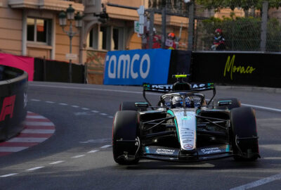 2026年F1摩纳哥大奖赛二练，安东内利驾驶梅赛德斯在蒙特卡洛市街赛道行驶