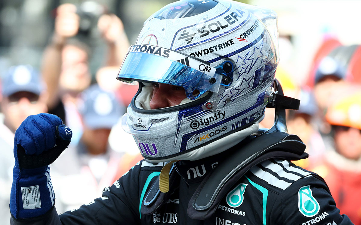 2026年F1摩纳哥大奖赛排位赛，夺得杆位的安东内利握拳庆祝