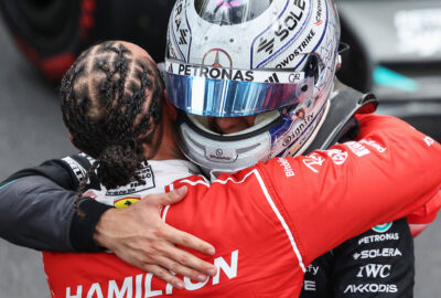 2026年F1摩纳哥大奖赛正赛，冠军安东内利与亚军汉密尔顿拥抱庆祝