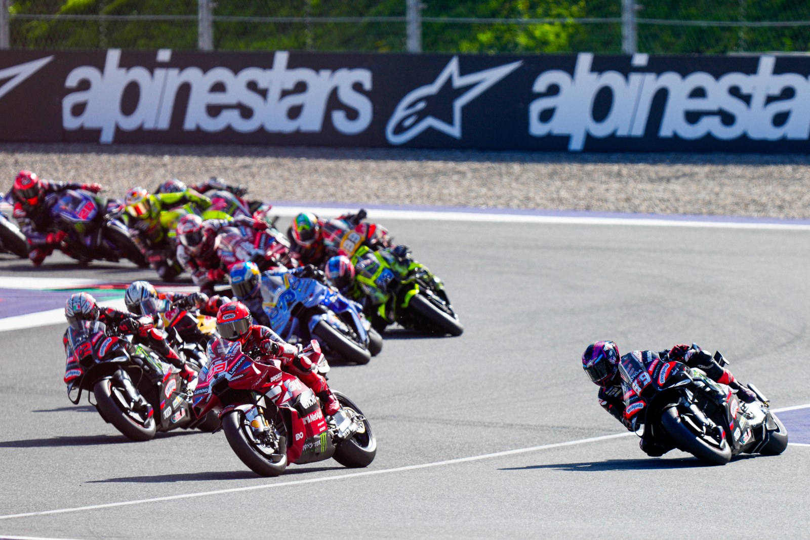 2026年MotoGP奥地利站冲刺赛车手同场竞逐的资料图,非日本站现场