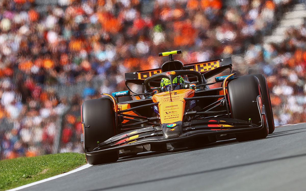 2025年F1荷兰大奖赛一练，诺里斯驾驶迈凯伦在赞德福特赛道行驶