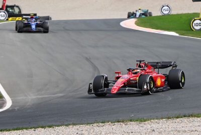 2022年F1荷兰大奖赛一练，勒克莱尔驾驶法拉利在赞德沃特赛道行驶