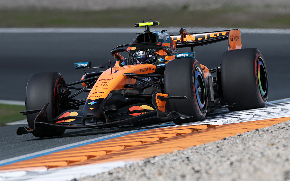 2026年F1荷兰大奖赛排位赛，诺里斯驾驶迈凯伦利用路肩攻向赞德沃特赛道弯角