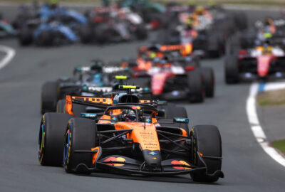2026年F1荷兰大奖赛正赛，领跑比赛的诺里斯不断拉开与后方车群的差距
