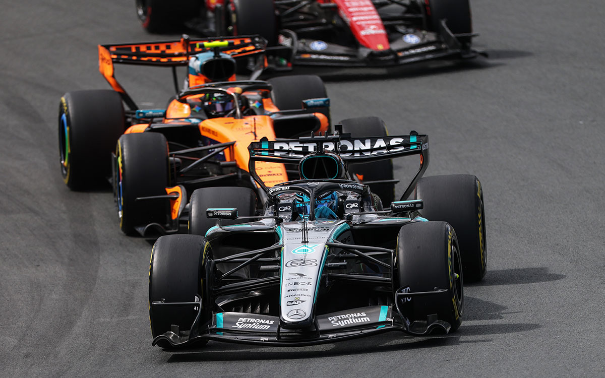 2026年F1荷兰大奖赛冲刺赛，诺里斯与勒克莱尔追赶领跑的拉塞尔