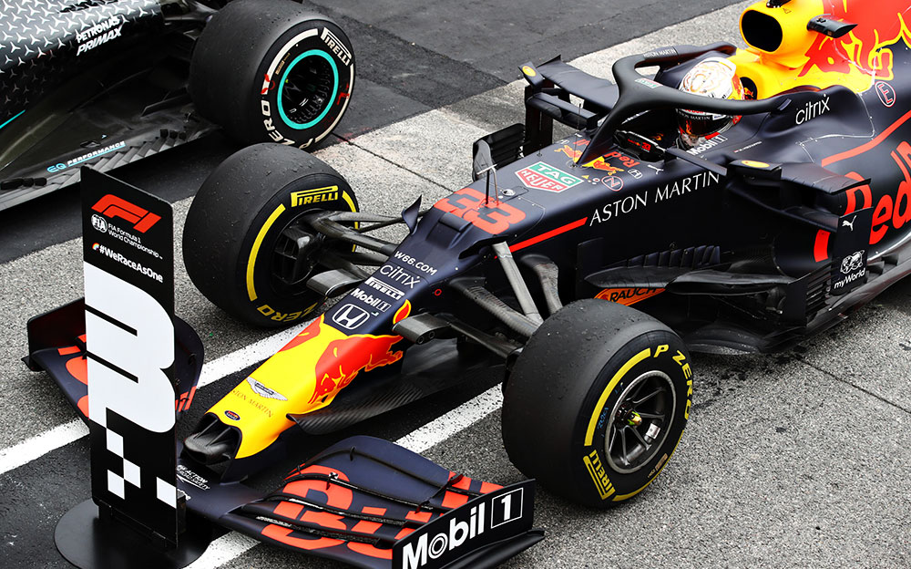 2020年F1葡萄牙大奖赛正赛,以第三名完赛后将赛车停入帕克费尔梅区的红牛-本田车手马克斯·维斯塔潘