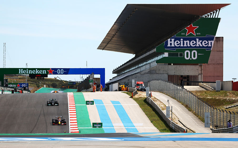 2021年F1葡萄牙大奖赛正赛,比赛中的阿尔加维赛道1号弯