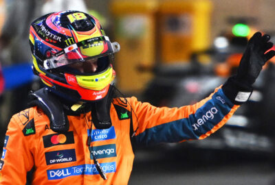 2025年F1卡塔尔大奖赛冲刺排位，夺得杆位的皮亚斯特里在检录区庆祝