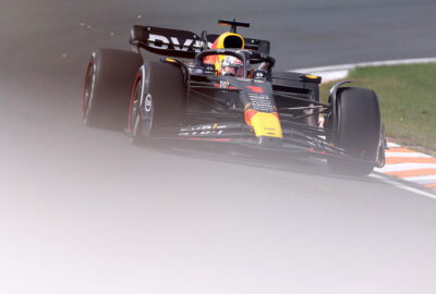 2023年F1荷兰大奖赛一练，维斯塔潘驾驶红牛RB19赛车在赞德福特赛道做出全场最快圈