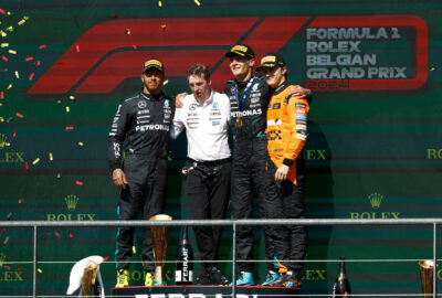 2024年F1比利时大奖赛正赛颁奖仪式 冲线前三拉塞尔、汉密尔顿与皮亚斯特里同台，拉塞尔赛后因赛车重量不足被取消资格