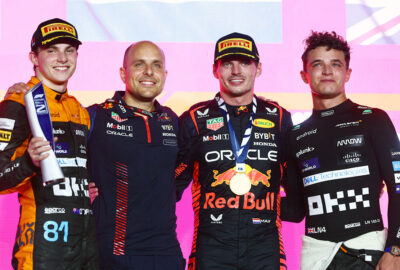 2023年F1卡塔尔大奖赛正赛，冠军维斯塔潘与亚军皮亚斯特里、季军诺里斯在领奖台合影