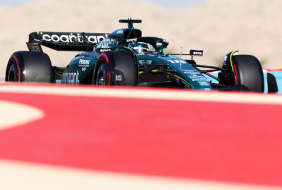 2023年F1巴林大奖赛一练，伤愈复出的斯特罗尔驾驶阿斯顿·马丁AMR23驶上巴林国际赛道