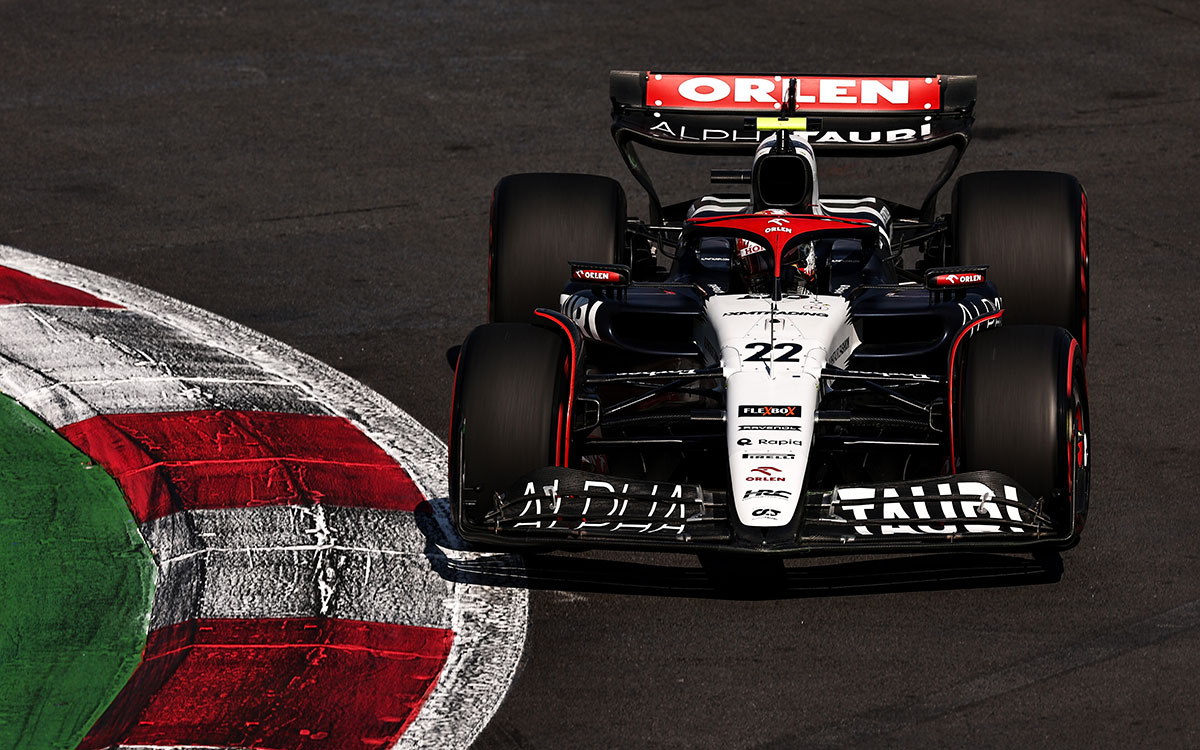 2023年F1墨西哥大奖赛排位赛,角田裕毅驾驶红牛二队AT04驶上罗德里格斯兄弟赛道