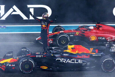 2023年F1阿布扎比大奖赛正赛结束，维斯塔潘在parc fermé区域庆祝赛季第19场胜利