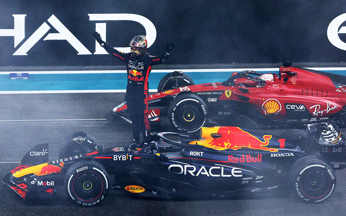 2023年F1阿布扎比大奖赛正赛结束，维斯塔潘在parc fermé区域庆祝赛季第19场胜利