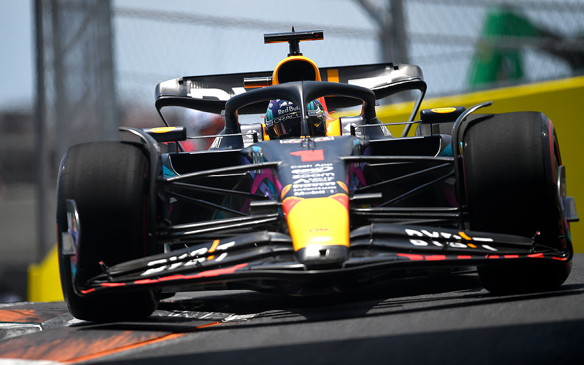 2023年F1迈阿密大奖赛排位赛，维斯塔潘驾驶红牛RB19骑上路肩