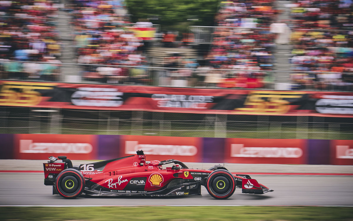 2023年F1西班牙大奖赛排位赛,勒克莱尔驾驶法拉利SF-23驶过加泰罗尼亚赛道