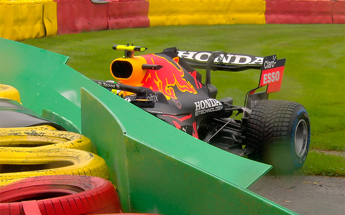 2021年F1比利时大奖赛正赛，侦察圈中撞车的红牛车手佩雷兹