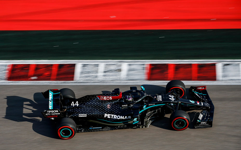 2020年F1俄罗斯大奖赛三练，行驶在索契赛道的梅赛德斯车手刘易斯·汉密尔顿