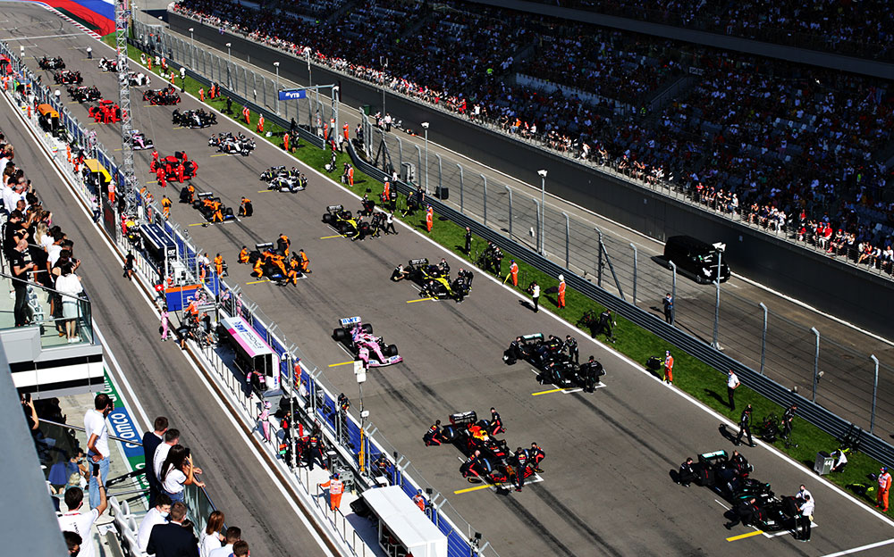2020年F1俄罗斯大奖赛正赛，发车前的发车格景象