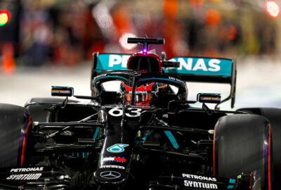 2020年F1萨基尔大奖赛一练，驾驶梅赛德斯W11的乔治·拉塞尔