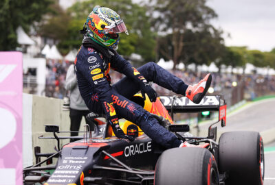 2021年F1圣保罗大奖赛排位赛，赛后跳下红牛RB16B的维斯塔潘