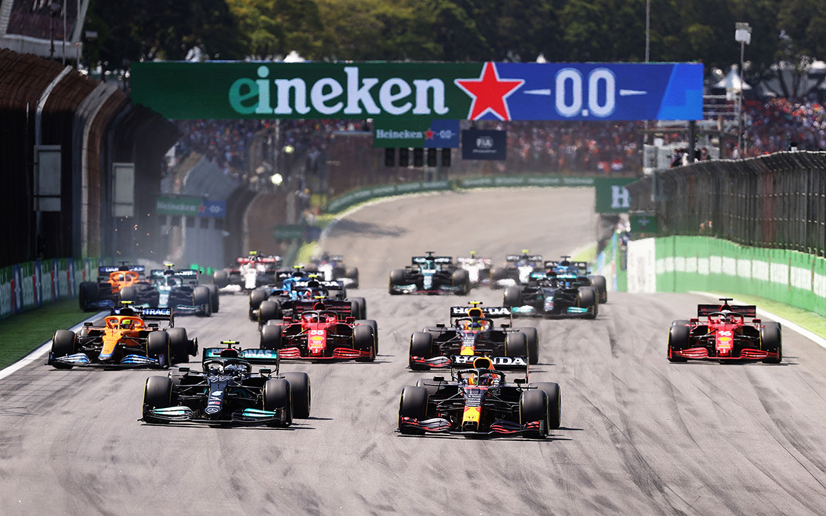 2021年F1圣保罗大奖赛正赛，发车圈主直道的景象
