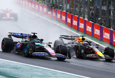 2024年F1圣保罗大奖赛正赛，维斯塔潘在重新发车后超越领跑的奥康
