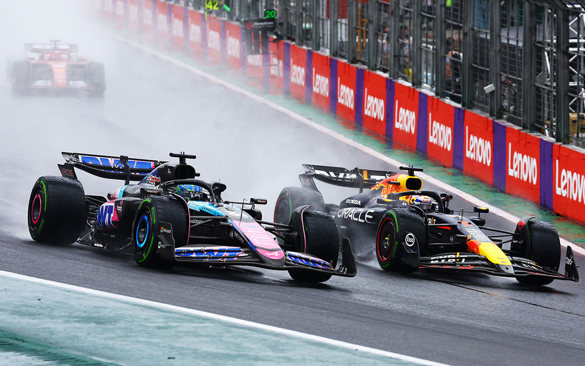 2024年F1圣保罗大奖赛正赛，维斯塔潘在重新发车后超越领跑的奥康