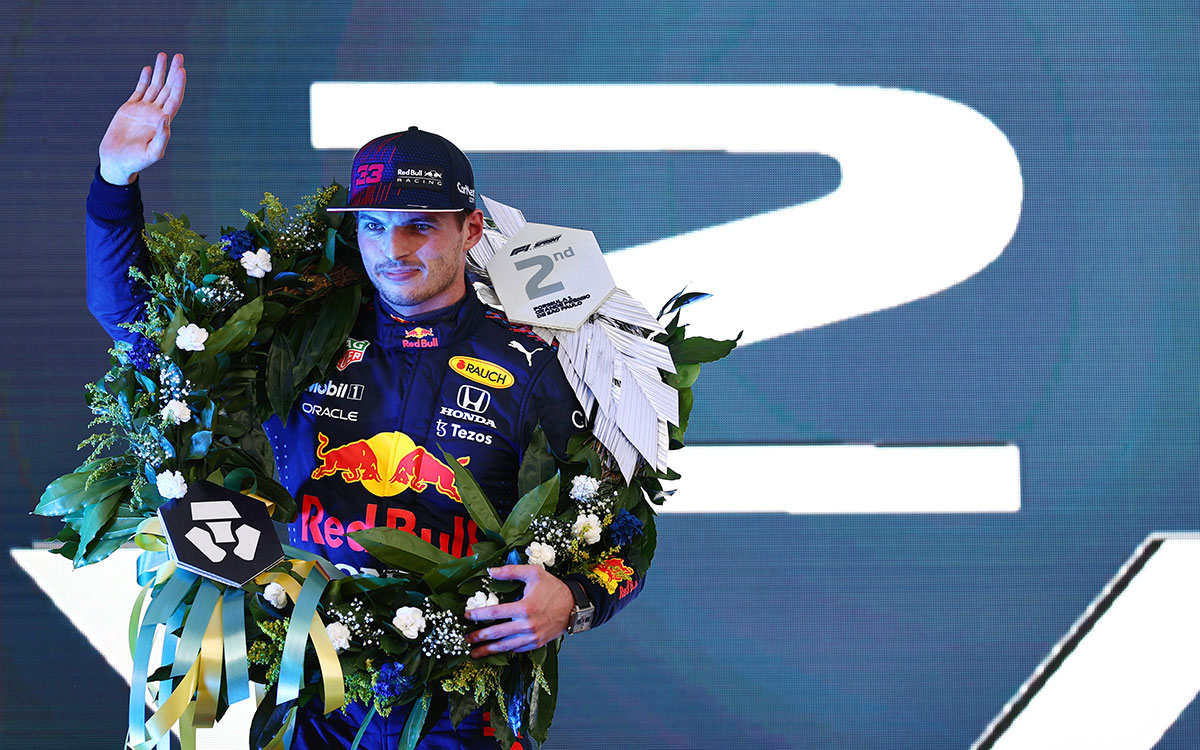 2021年F1圣保罗大奖赛冲刺赛,登上第二名领奖台的红牛车手维斯塔潘