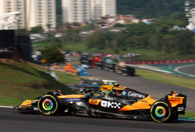2025年F1圣保罗大奖赛冲刺排位，诺里斯驾驶迈凯伦MCL39在英特拉格斯赛道行驶