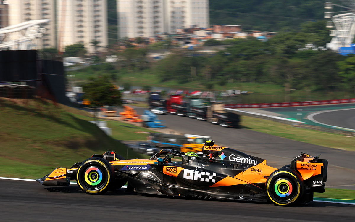 2025年F1圣保罗大奖赛冲刺排位，诺里斯驾驶迈凯伦MCL39在英特拉格斯赛道行驶