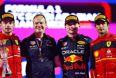 2022年F1沙特阿拉伯大奖赛，登上颁奖台的勒克莱尔与塞恩斯（法拉利）、维斯塔潘（红牛）及工程部门主管保罗·莫纳汉