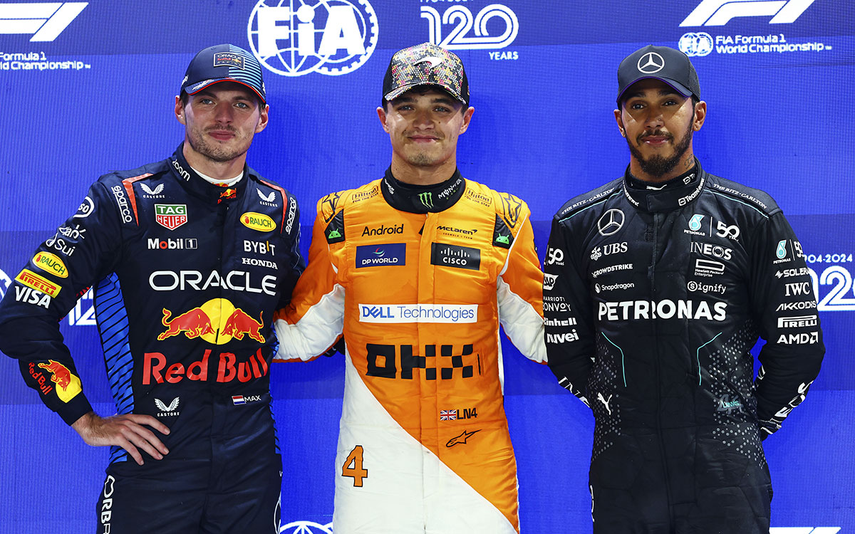 2024年F1新加坡大奖赛排位赛，杆位得主诺里斯、第二名维斯塔潘与第三名汉密尔顿合影