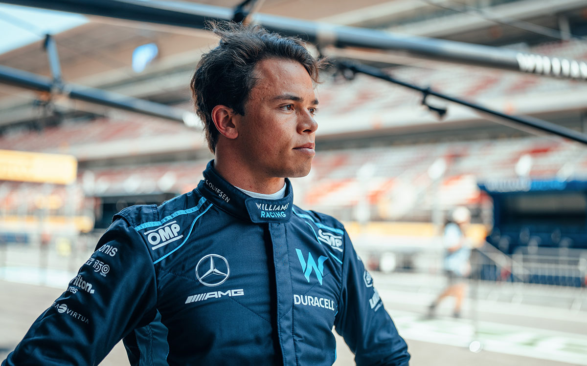 2022年F1西班牙大奖赛,身穿威廉姆斯赛车服的德弗里斯