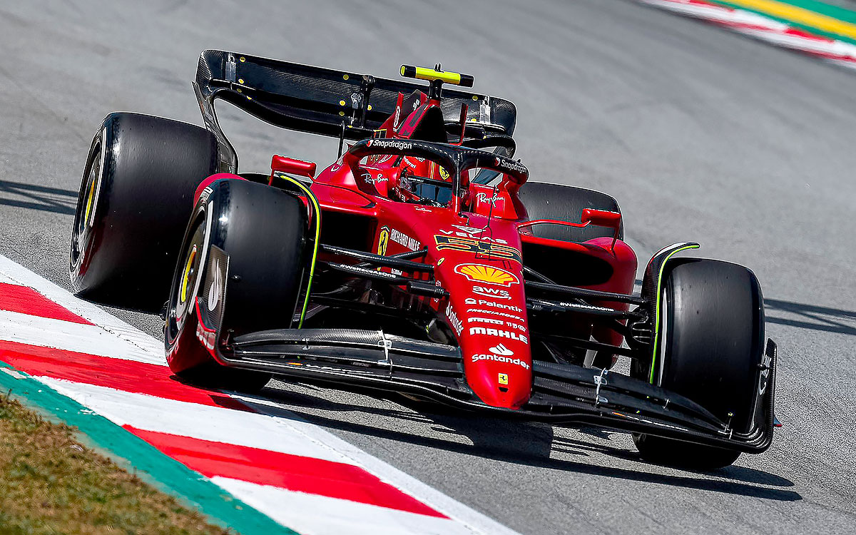 2022年F1西班牙大奖赛一练,塞恩斯驾驶法拉利在加泰罗尼亚赛道行驶