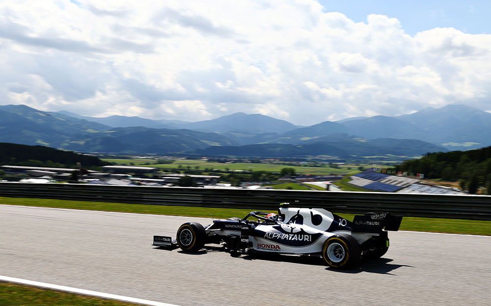 2021年F1施蒂利亚大奖赛一练,驶向红牛环4号弯的红牛二队车手加斯利