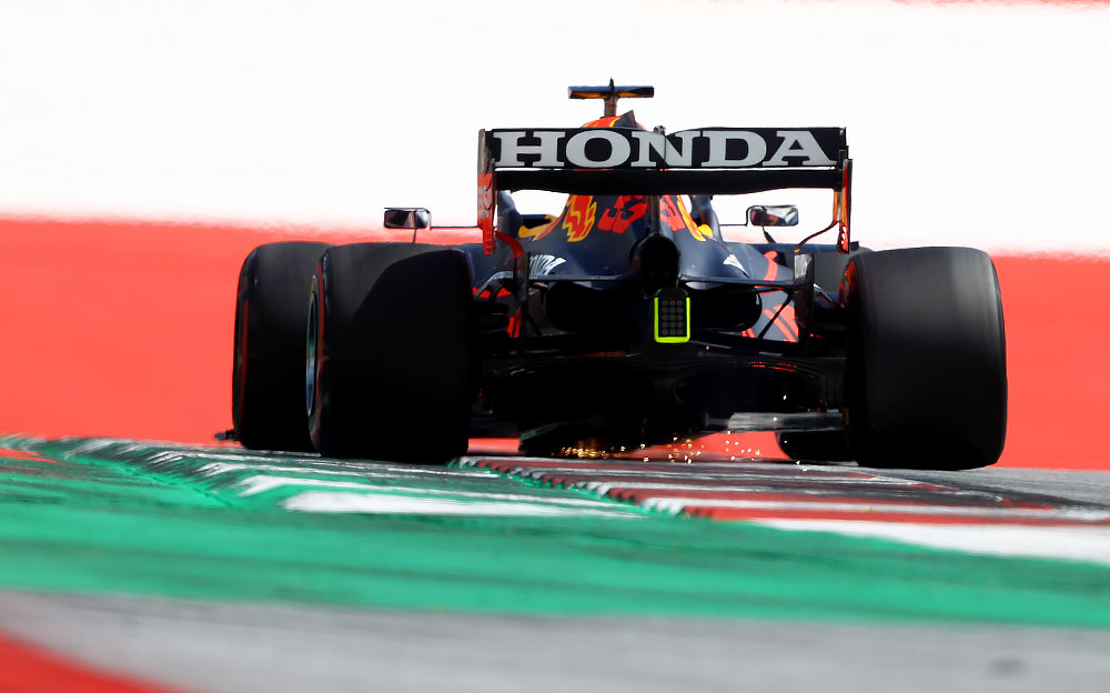 2021年F1施蒂利亚大奖赛排位赛，维斯塔潘驾驶的红牛RB16B车尾