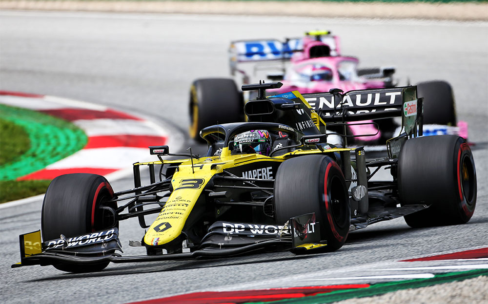 2020年F1施蒂利亚大奖赛正赛,与赛点车队缠斗的雷诺车手丹尼尔·里卡多