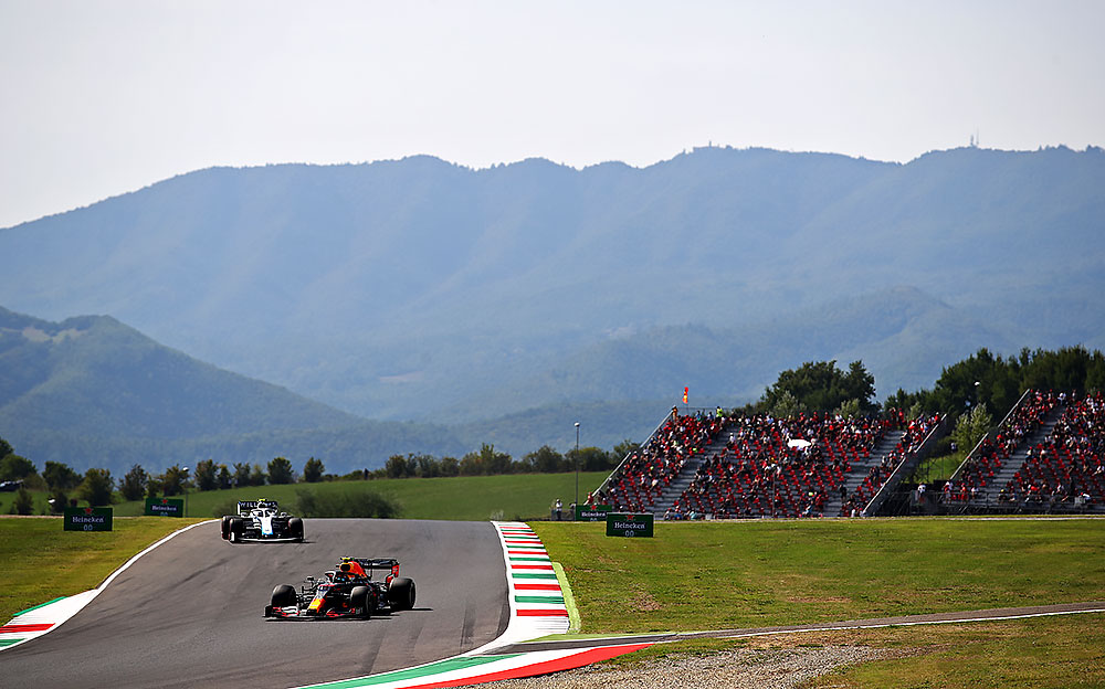 2020年F1托斯卡纳大奖赛一练,行驶在穆杰罗赛道的红牛-本田RB16