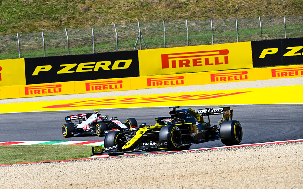 2020年F1托斯卡纳大奖赛三练，行驶在穆杰罗赛道的雷诺与哈斯赛车