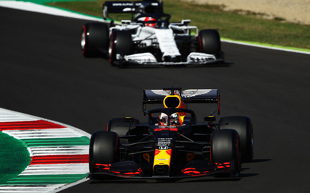 2020年F1托斯卡纳大奖赛排位赛，驾驶红牛-本田的马克斯·维斯塔潘与红牛二队-本田的丹尼尔·科维亚特