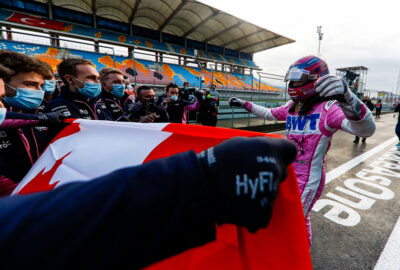2020年F1土耳其大奖赛排位赛，庆祝首夺杆位的赛点与兰斯·斯特罗尔