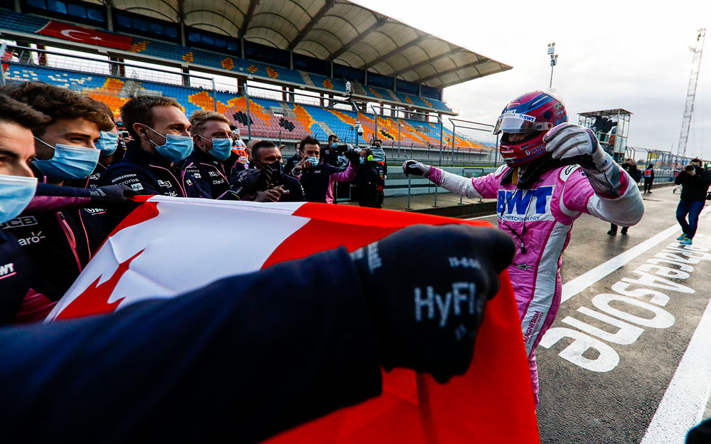 2020年F1土耳其大奖赛排位赛，庆祝首夺杆位的赛点与兰斯·斯特罗尔