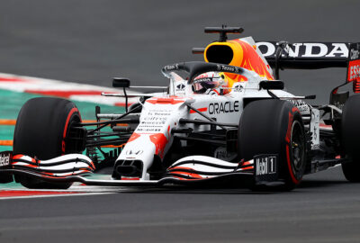 2021年F1土耳其大奖赛排位赛，征战排位的红牛车手维斯塔潘
