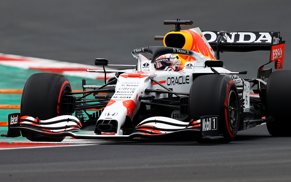 2021年F1土耳其大奖赛排位赛，征战排位的红牛车手维斯塔潘
