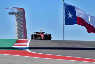 2022年F1美国大奖赛一练，塞恩斯驾驶法拉利在COTA赛道行驶