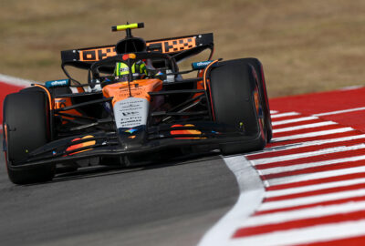 2025年F1美国大奖赛一练，诺里斯驾驶迈凯伦在COTA赛道行驶