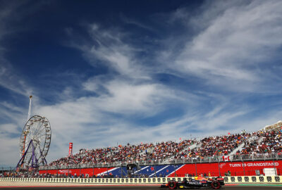 2022年F1美国大奖赛三练，佩雷兹驾驶红牛在COTA赛道行驶