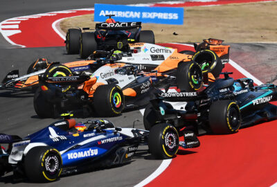 2025年F1美国大奖赛冲刺赛，诺里斯与皮亚斯特里的迈凯伦双车在1号弯相撞